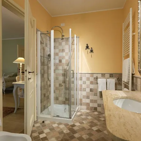 Villa Chiopris Hotel